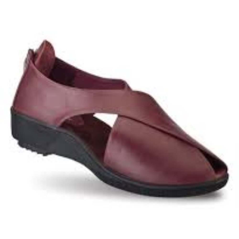 NIB Gravity Defyer SIRTAL Sandals Shoes - 6